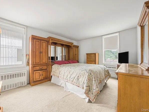 46-46 40th St #106, Sunnyside, NY 11104