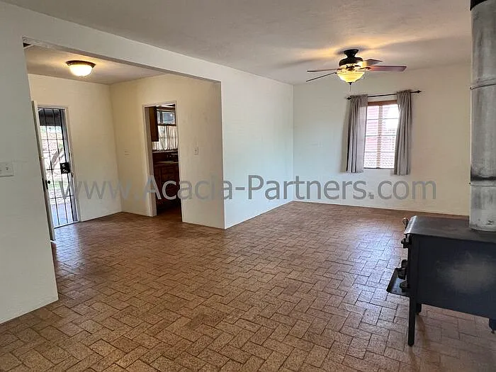 1721 E Silver St — Photo 3