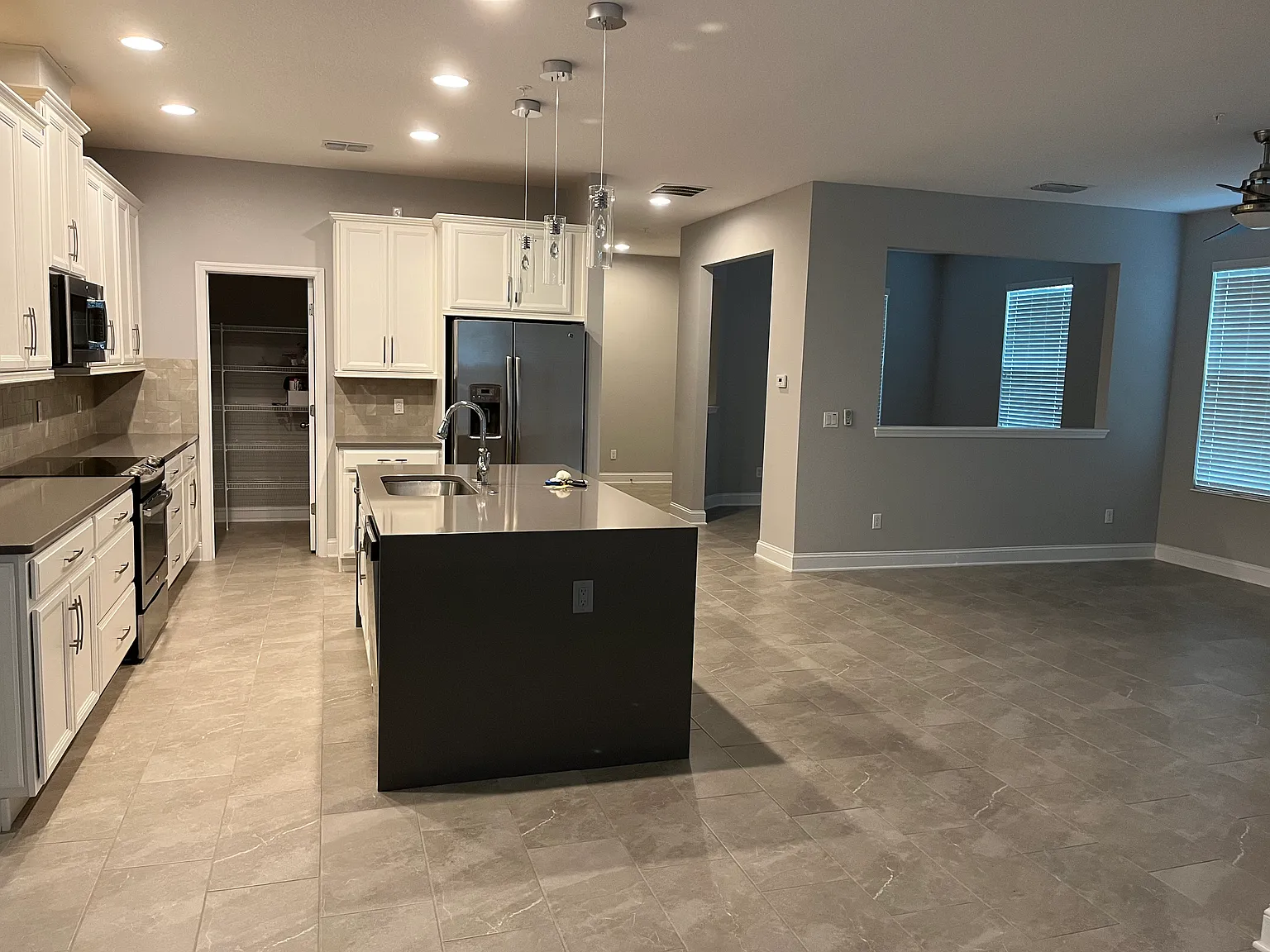 3 bed, 2.5 bath, 2368 sqft, $3,000 — Photo 4