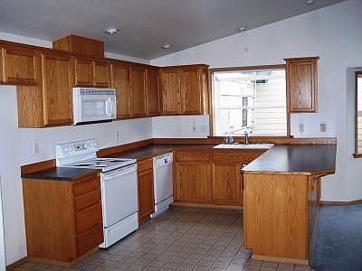 5th image of 5206 113th Pl NE
