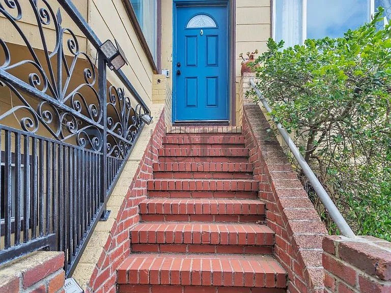 1444 Newcomb Ave — Photo 2