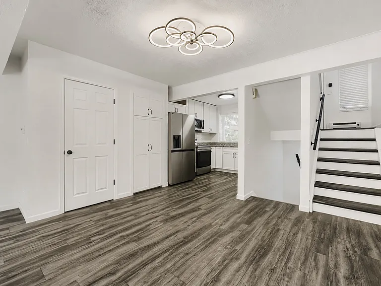 1190 Poplar Ave — Photo 4