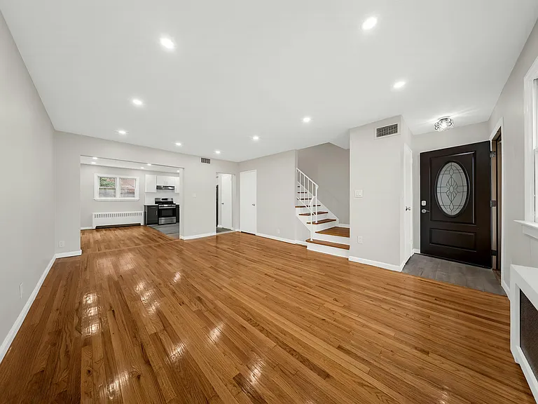 50 College St #1 — Photo 22
