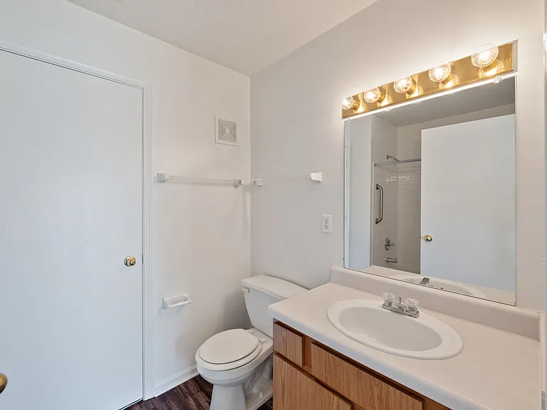 Autumn Woods Apartments — Photo 27