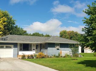 200 W 11th St, Morris, MN 56267