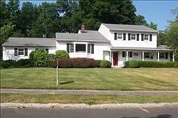 118 Fairview Dr S photo 1
