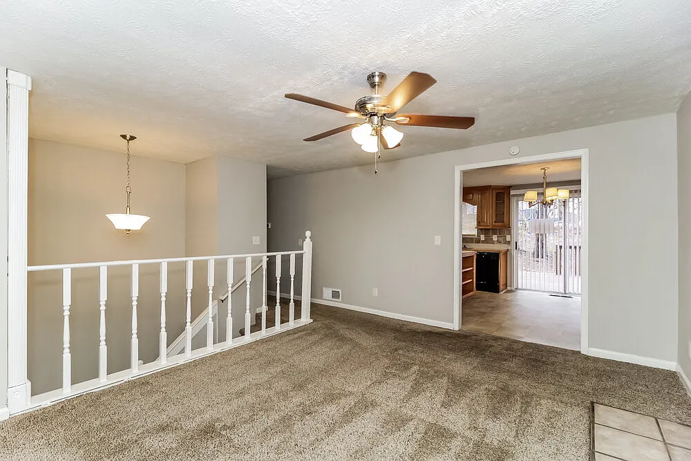 3 bed, 2.0 bath, 1164 sqft, $2,480 — Photo 4