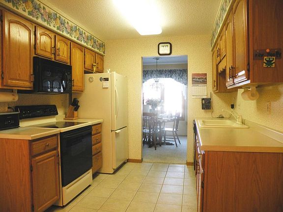 2nd image of 2068 Westminster Ct