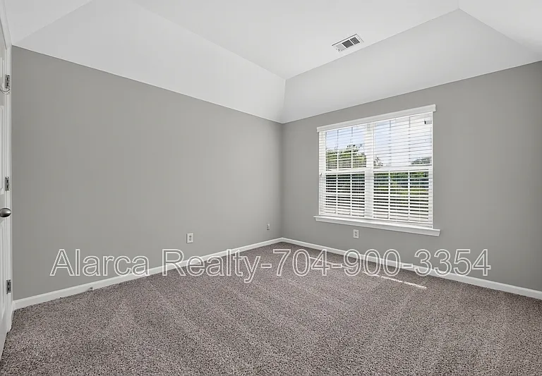 2041 White Cedar Ln — Photo 26