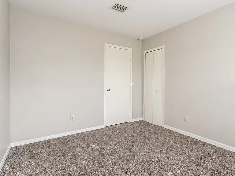 1413 SW 11th Pl — Photo 12