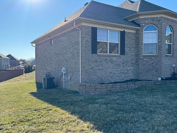 3rd image of 137 Cinnamon Dr