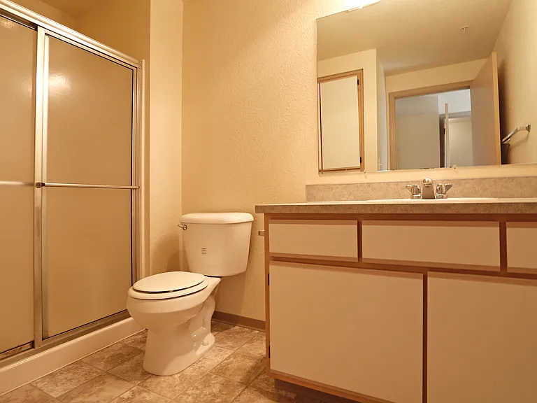 Knox Butte Apartments — Photo 7