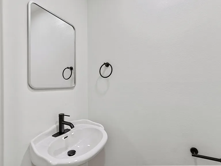 2201 E Bristol Pl — Photo 14