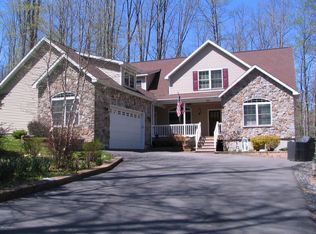 101 Hemlock Ln, Greentown, PA 18426