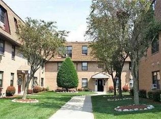 35 N End Dr, Secaucus, NJ 07094