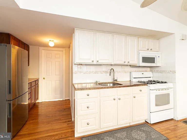 910 Mountain St #1 — Photo 4