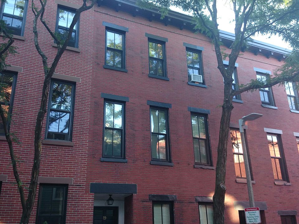2nd image of 19 Auburn St