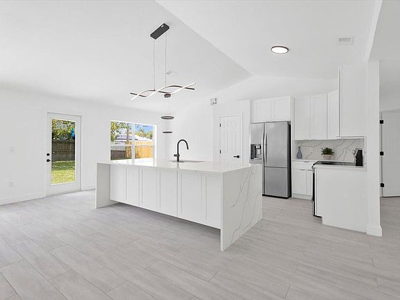 3rd image of 3614 SW Viceroy Street