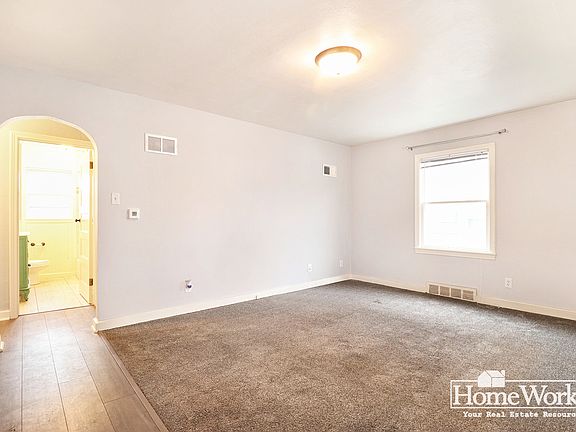 4th image of 313 E 10th St