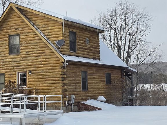 3rd image of 1672 Creek Road