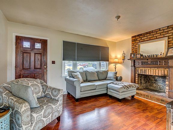 5th image of 1405 Blackwood Dr