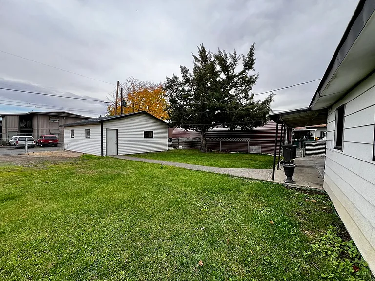 1003 S 8th St — Photo 19