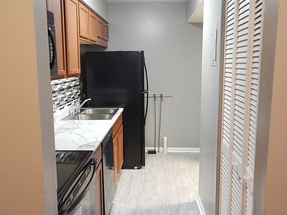4th image of 1964 Goldsmith Ln #C8
