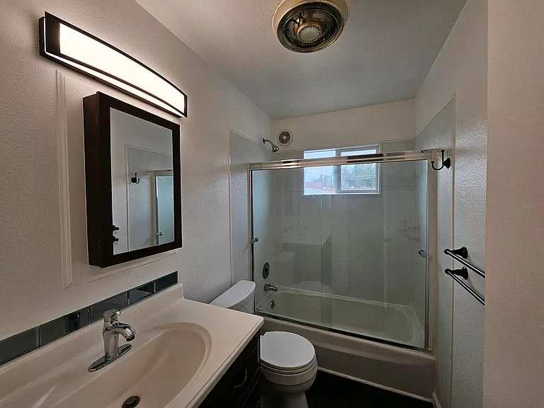 Sunset Apartments — Photo 17