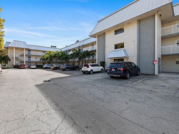 2nd image of 2980 Riverside Drive #324