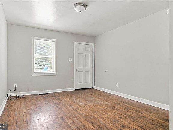 3rd image of 1648 Mary George Ave NW