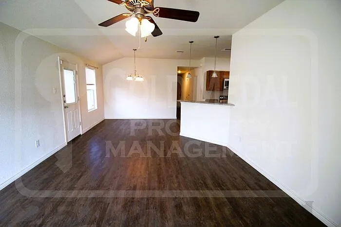 907 Lasso Dr #A — Photo 3