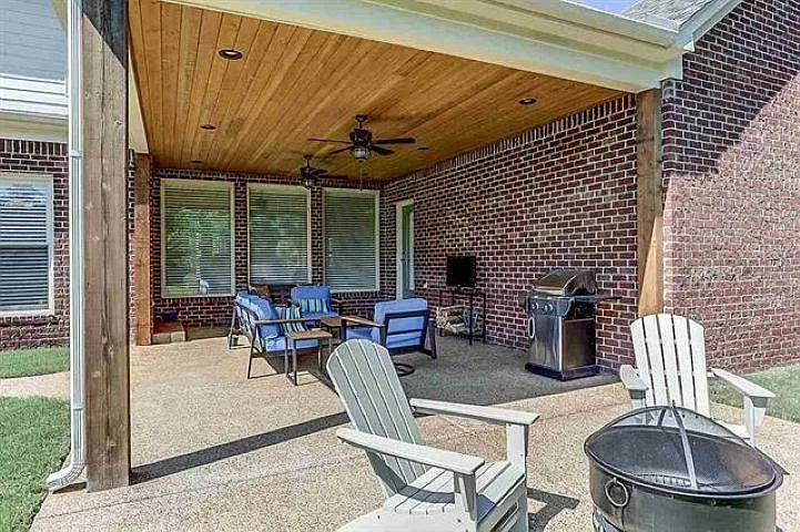 2520 Fox Hill Dr — Photo 6