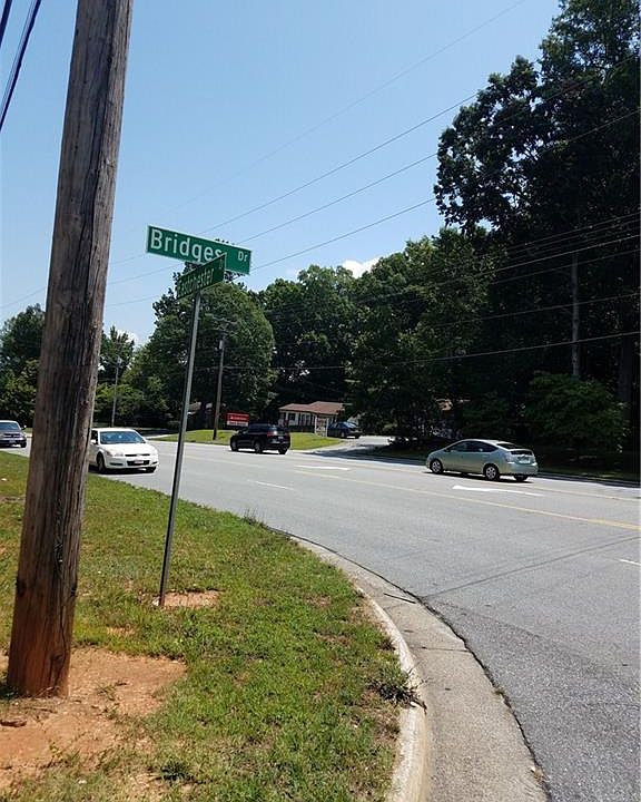 2nd image of 1503 Bridges Dr