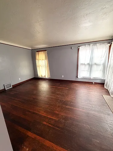 12404 Brighton Ave Photo 1