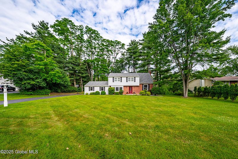 3rd image of 973 Avon Crest Boulevard