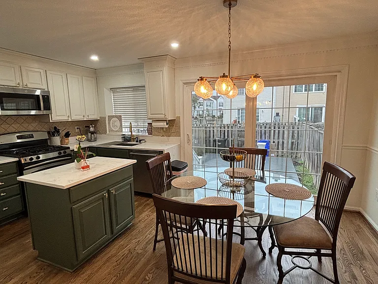 6504 Old Carriage Ln — Photo 4