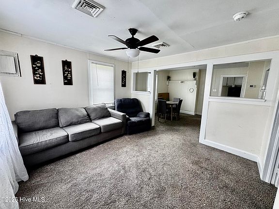 3rd image of 616 Cardwell Street