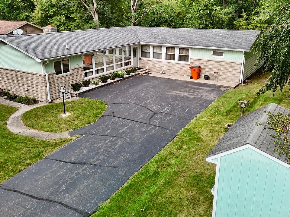 1st image of 610 N Forest Dr