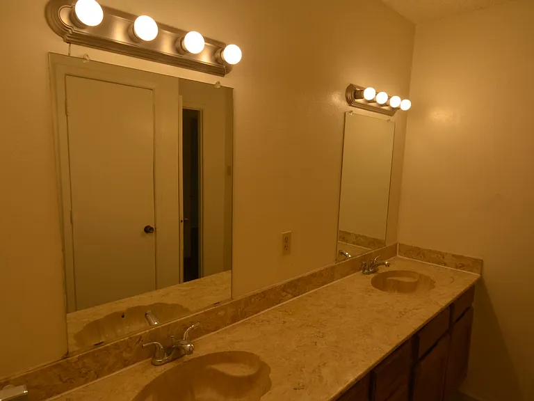 606 Starlinda Ct #B — Photo 4