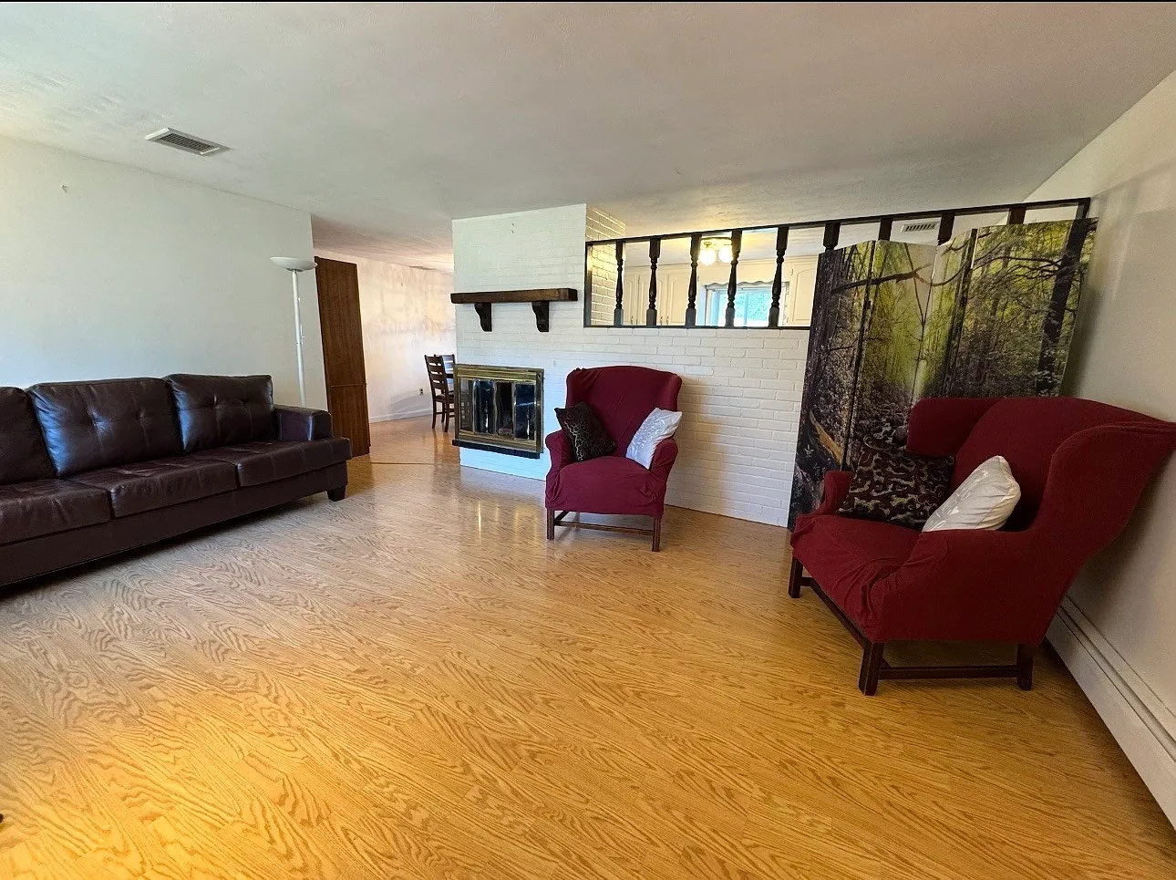 3 bed, 1.0 bath, 1360 sqft, $3,950 — Photo 2