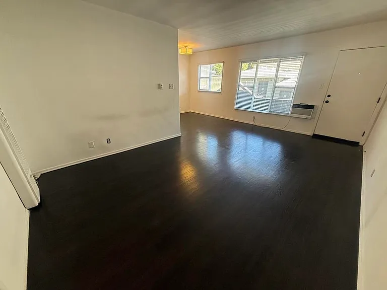 1940 S Beverly Glen Blvd #7 — Photo 4