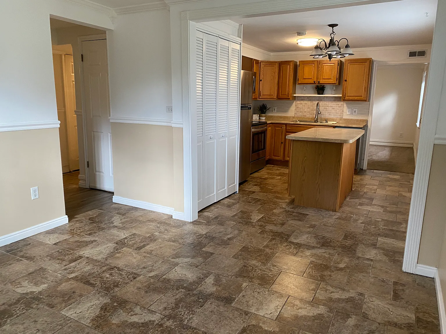 2 bed, 1200 sqft, $1,800 — Photo 3