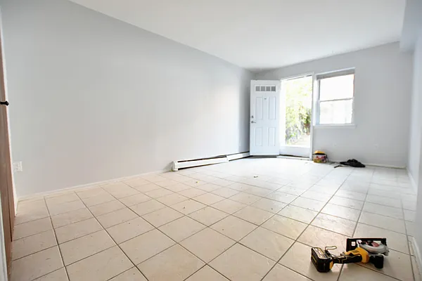 Rented by Dakis Group LLC | media 22