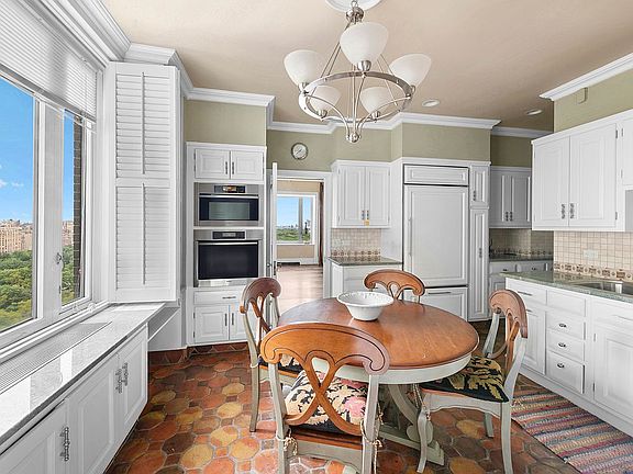 4th image of 150 Central Park S #2204