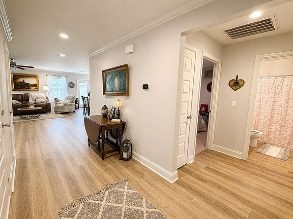 4th image of 620 Whitetail Ln