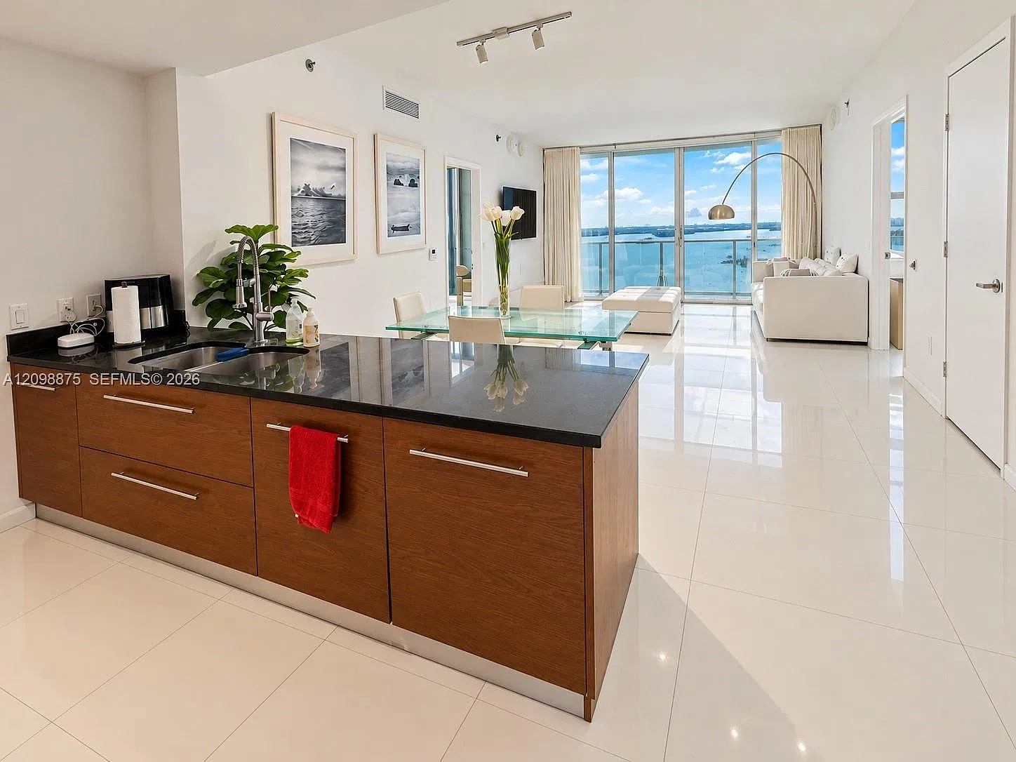 Iconbrickell Condo No 1 — Photo 1