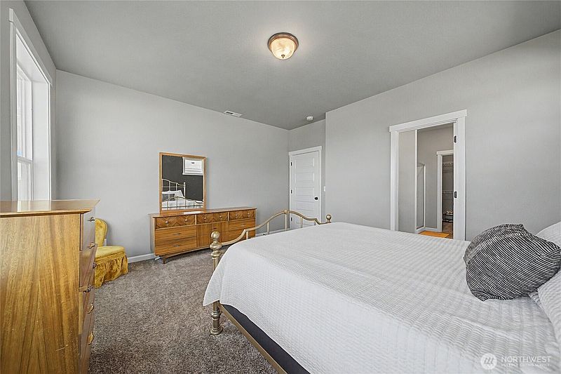 5th image of 738 I Street NE