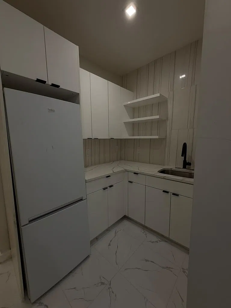 3 bed, $2,400 — Photo 2