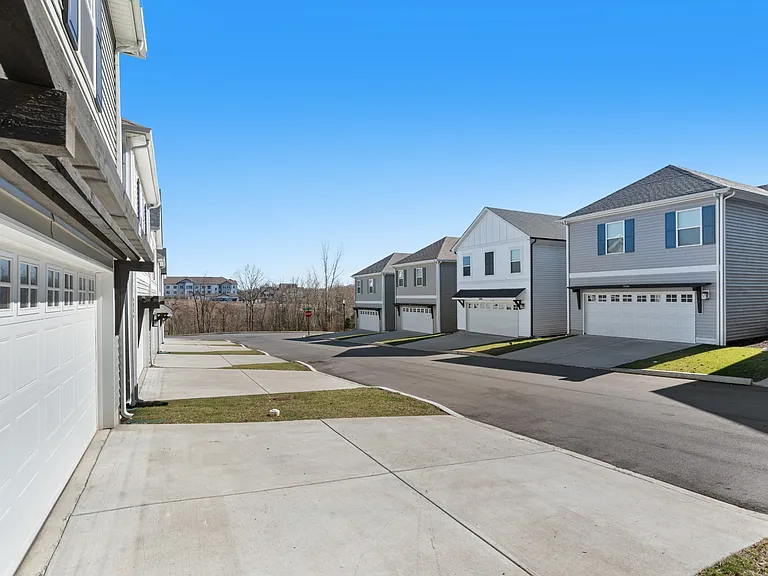 1727 Fenway Loop — Photo 4