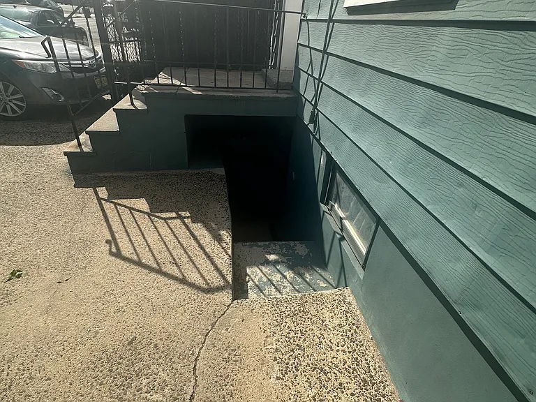Walnut St — Photo 19